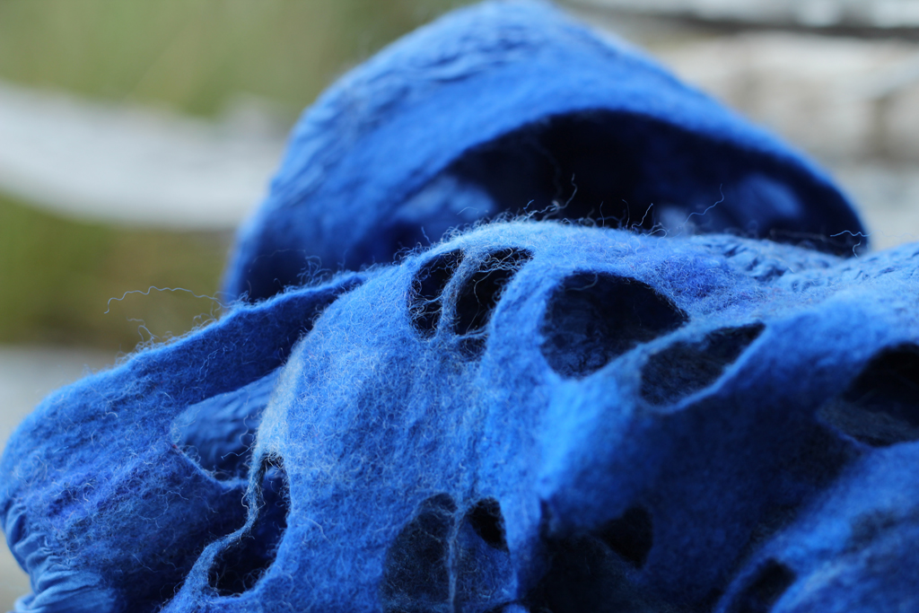 Handarbeit in Blau