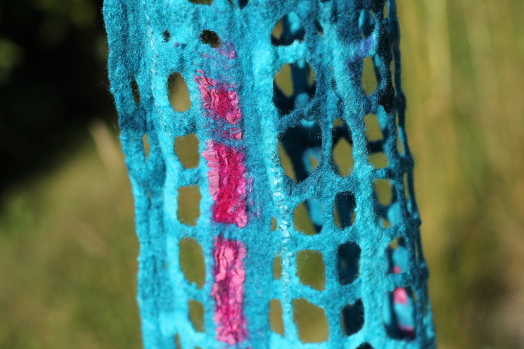 Handarbeit in Blau