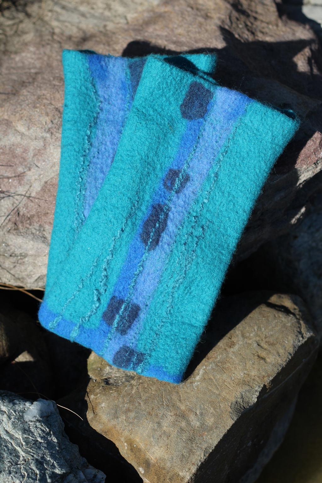 Handarbeit in Blau